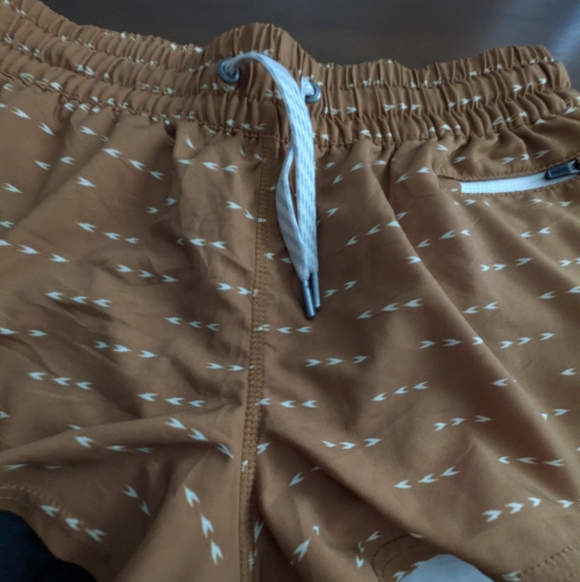 Vuori The Rise The Shine Brown Patterned Running Shorts Women’s Small - Picture 2 of 6